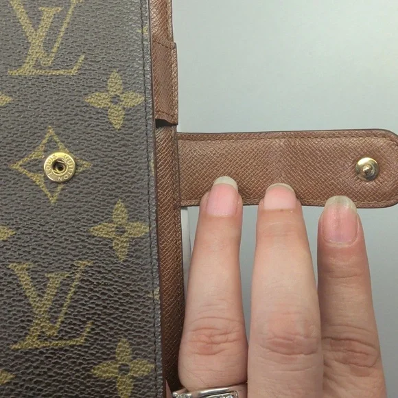 Louis Vuitton Monogram Agenda MM (Personal Size Planner/Agenda) - Picture 5 of 14